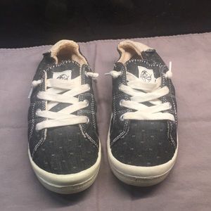 Roxy Surf Sneaker Size 7